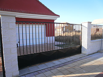 puerta corredera | Carpintería Metálica David Blanco Sanz